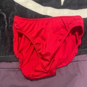 Andreas Cahling posing trunks